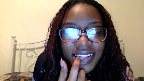 honeybundaniels online show from February 3, 8:57 am