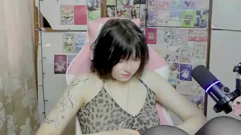 Mia online show from June 11, 5:44 pm