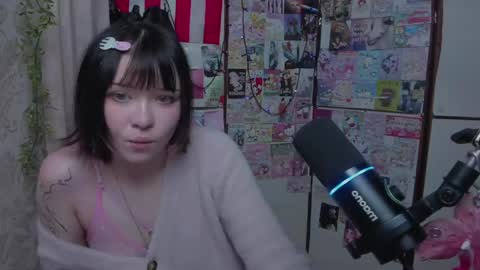 Mia online show from June 4, 7:31 pm