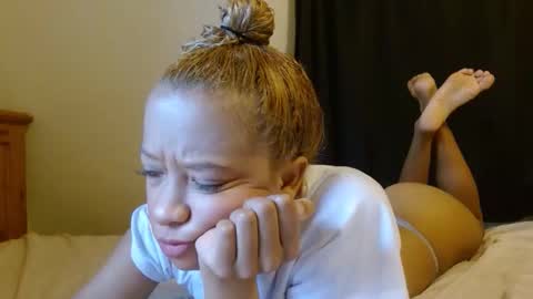 honeygoldenbaddie24 online show from January 9, 4:34 pm