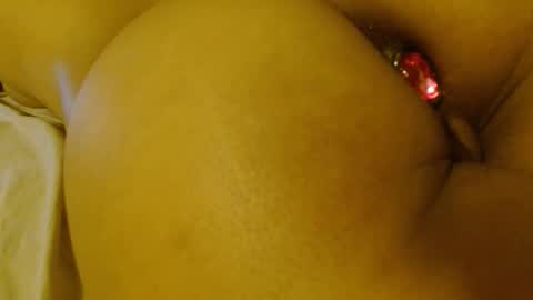 honeygoldenbaddie24 online show from November 9, 9:50 pm