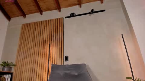 Sofia independent model online show from January 12, 12:01 pm