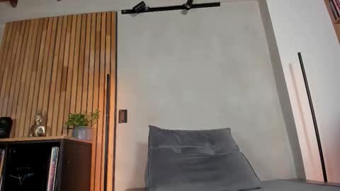 Sofia independent model online show from February 4, 11:58 am