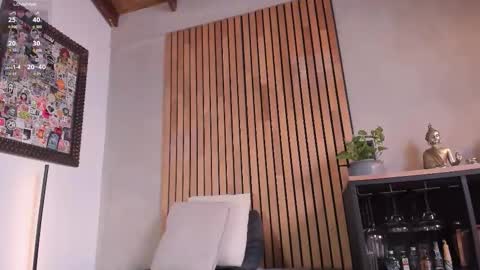 Sofia independent model online show from March 29, 11:45 am