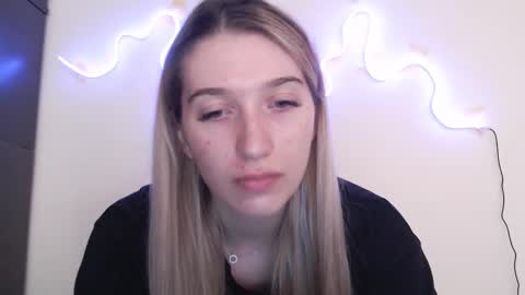 honeyveil online show from March 14, 2:10 pm