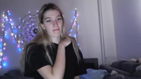 honeyveil online show from November 16, 1:02 pm