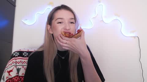 honeyveil online show from March 13, 1:03 pm