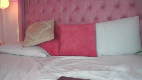 Honey Moon  Help me to reach 100 thumbs up online show from April 16, 8:09 pm