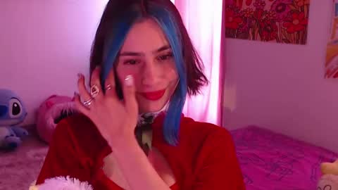 Snapshot of honeyypeaach chatting on December 23, 7:52 pm    online show from December 23, 7:52 pm