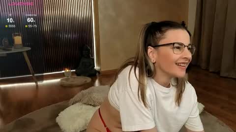 Chloe online show from June 6, 10:15 pm