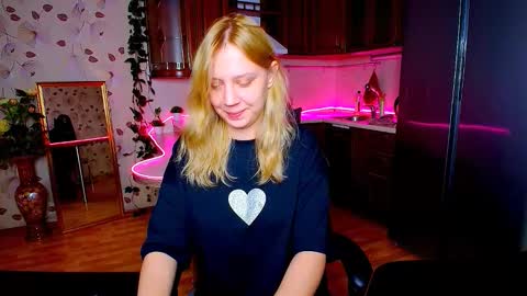 Snapshot of hope_happyyy chatting on October 2, 8:24 am hope happyyy online show from October 2, 8:24 am