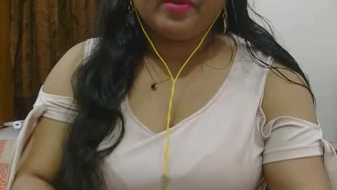 Snapshot of horneydesibabe chatting on October 26, 8:41 pm horneydesibabe online show from October 26, 8:41 pm
