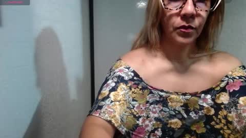 Snapshot of horny_and_daring chatting on March 6, 11:14 am horny and daring online show from March 6, 11:14 am