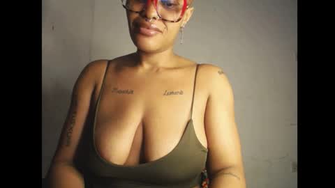 horny_ebonygirl_ online show from April 15, 1:31 am