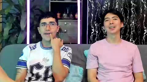 Alex and Camilo online show from July 7, 2:43 pm