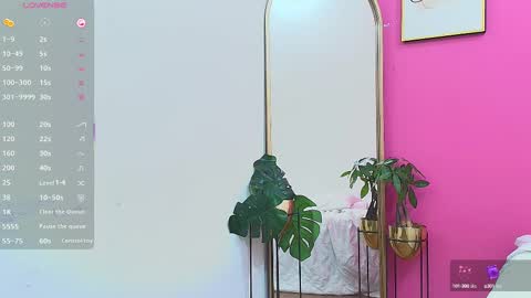 Khloe  online show from March 3, 3:43 pm