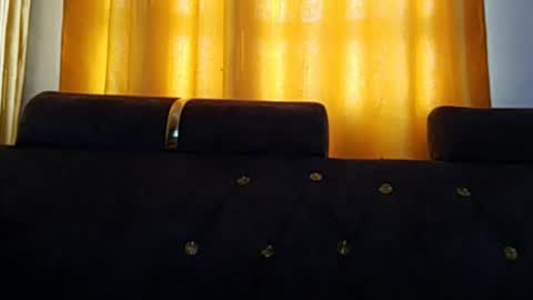 ella online show from June 14, 10:17 am