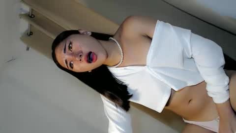 hot_little_angel18 online show from June 3, 1:19 am