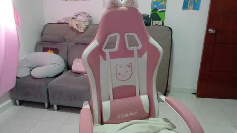 Mia online show from April 2, 6:37 pm