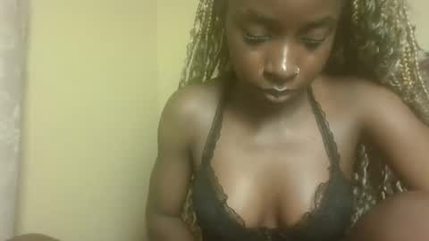 Snapshot of hot_pussy_ebony chatting on November 1, 8:19 pm hot_pussy_ebony online show from November 1, 8:19 pm