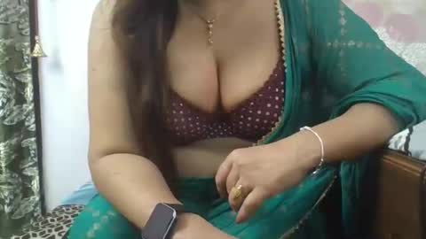 Snapshot of hot_queenn chatting on October 21, 7:28 pm kinjal online show from October 21, 7:28 pm