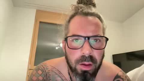 letmedoo2 online show from December 18, 9:43 pm