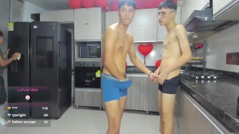 Vanesa Oliver and Andrew online show from September 23, 3:00 am