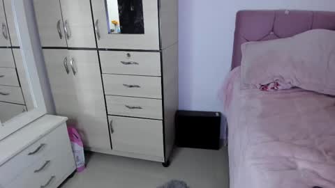 lesly and ander online show from February 25, 8:42 pm