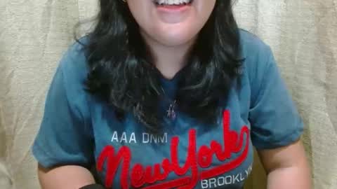 hotiemorenagurl18 online show from October 14, 4:10 pm