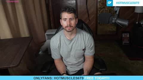 hotmuscles6t9 online show from April 4, 12:28 am