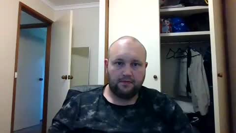 hotrodder323 online show from December 5, 4:37 am