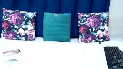 hotsmalltitsx online show from June 4, 6:36 pm