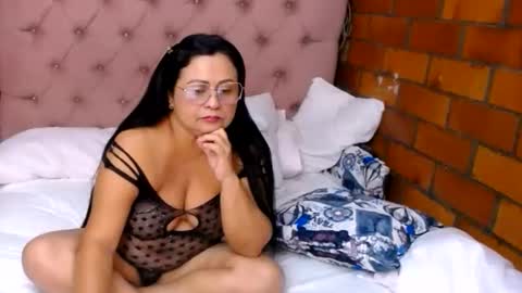 victorya karolyna online show from June 8, 1:22 am