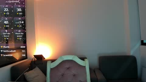 Snapshot of hottbee1 chatting on October 22, 1:31 am AMY online show from October 22, 1:31 am