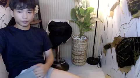hottestloues online show from June 8, 1:28 am