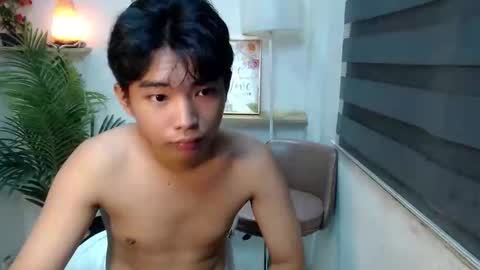 hottestloues online show from April 19, 7:05 pm