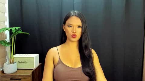 Maxine online show from November 29, 12:13 pm