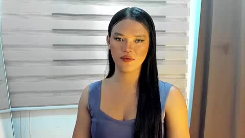 Maxine online show from December 15, 11:39 am