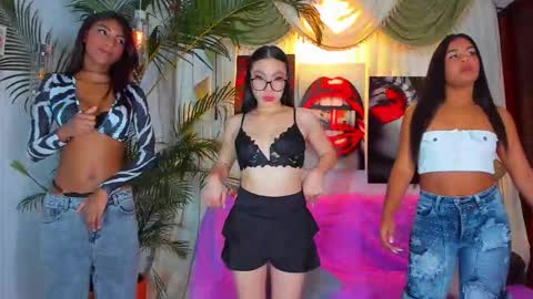 hotties_kittens18 online show from February 28, 9:08 pm