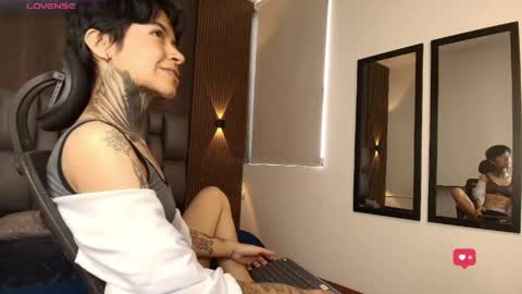 Juls online show from April 28, 7:07 pm