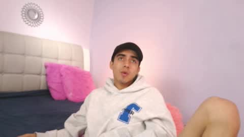 hottiie_guy online show from November 4, 6:09 pm