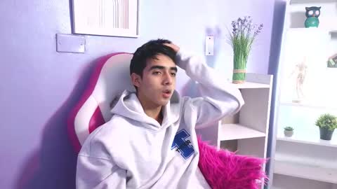 hottiie_guy online show from October 20, 5:18 pm