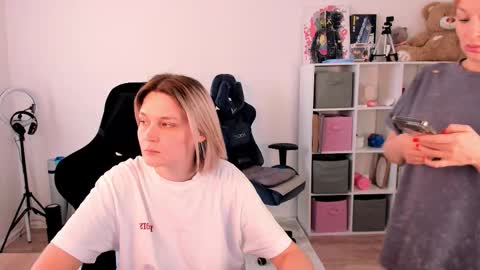 Nessie and Jessie online show from February 26, 11:57 am