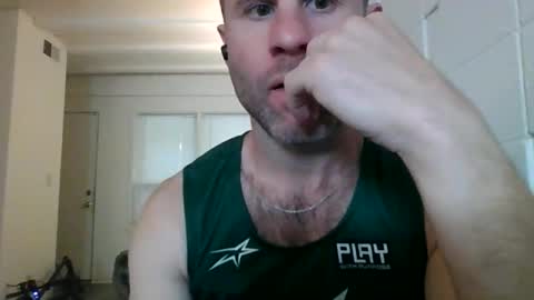 hotwhitedude2026 online show from June 11, 12:32 am