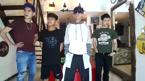 Snapshot of howents chatting on March 10, 4:17 am HOWENTS online show from March 10, 4:17 am