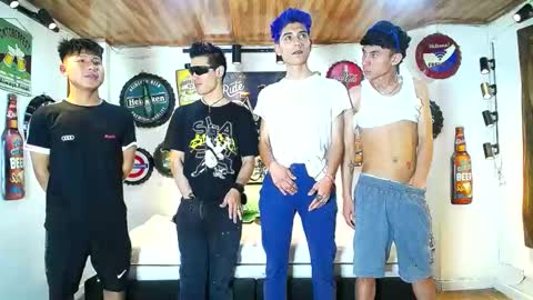 Snapshot of howents chatting on March 9, 4:05 am HOWENTS online show from March 9, 4:05 am