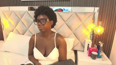 Snapshot of huddah_cam chatting on September 15, 11:33 am huddah online show from September 15, 11:33 am