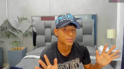 Snapshot of hudson_beasley chatting on October 22, 12:29 pm Hudson Beasley online show from October 22, 12:29 pm