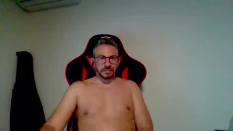 Snapshot of huge__cumshot chatting on October 31, 5:46 pm huge__cumshot online show from October 31, 5:46 pm