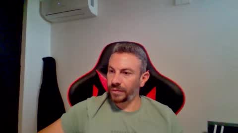 Snapshot of huge__cumshot chatting on September 11, 9:10 am huge__cumshot online show from September 11, 9:10 am